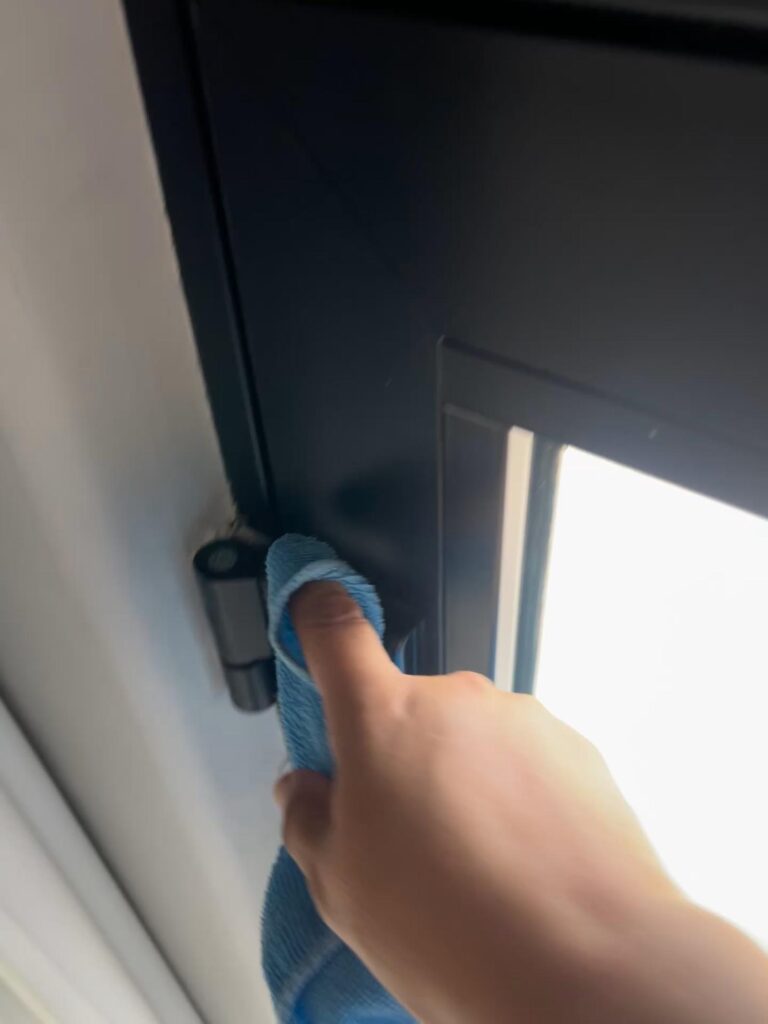 A hand holding a blue rag.